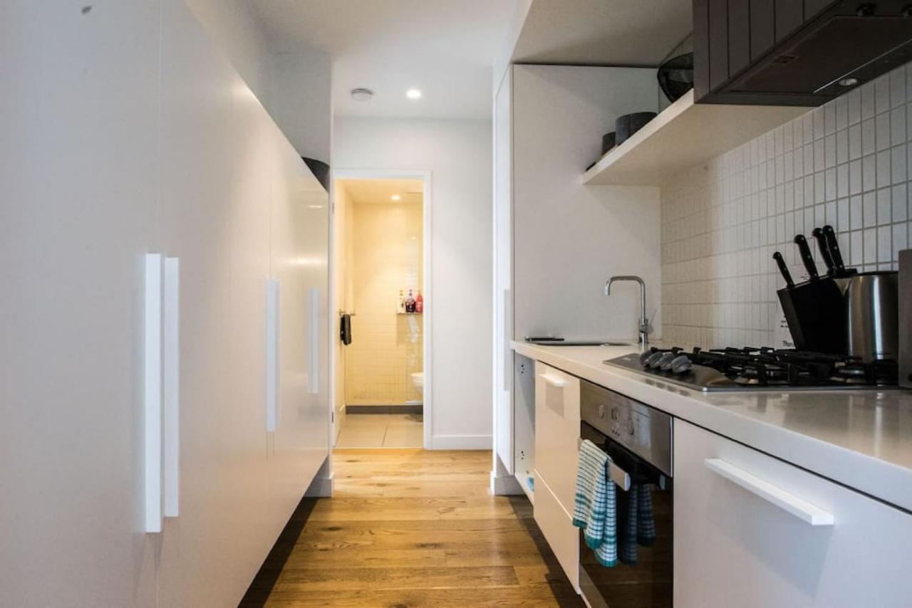 Readyset Apartments At Emerald Melbourne Exterior photo