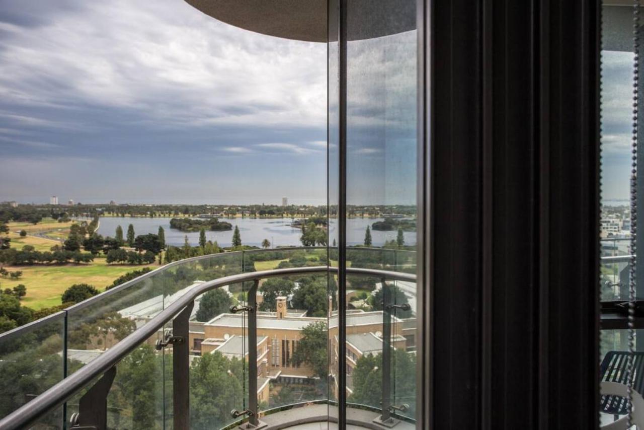 Readyset Apartments At Emerald Melbourne Exterior photo
