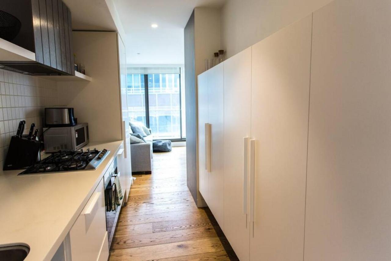 Readyset Apartments At Emerald Melbourne Exterior photo