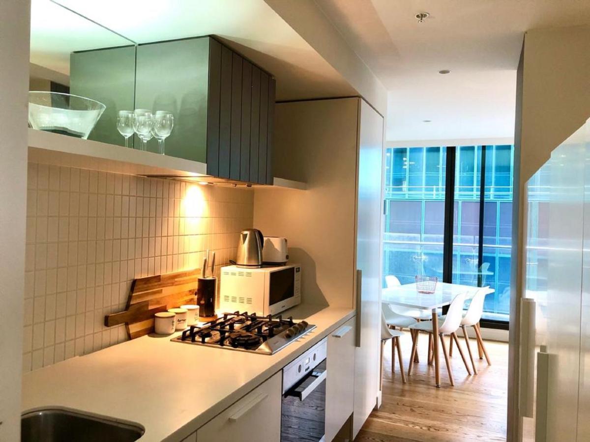 Readyset Apartments At Emerald Melbourne Exterior photo