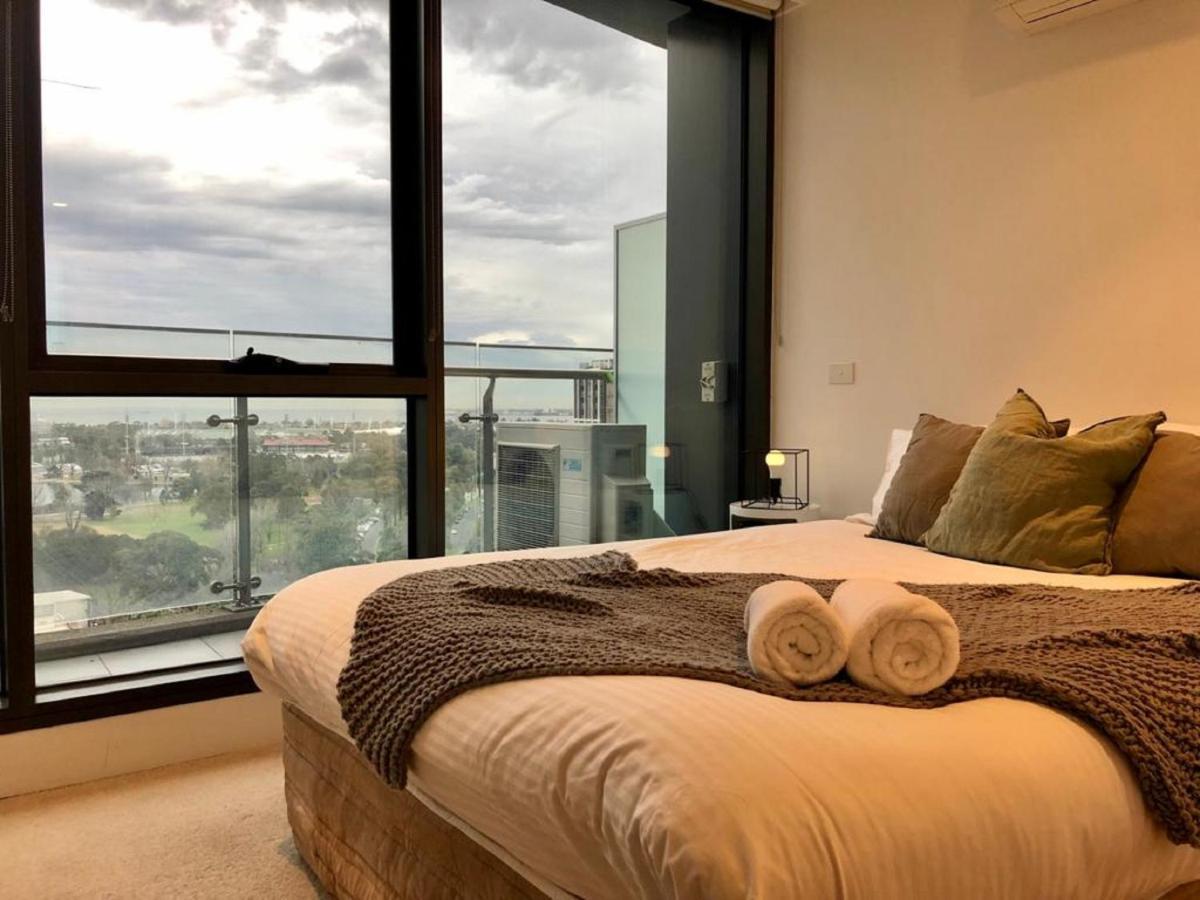 Readyset Apartments At Emerald Melbourne Exterior photo