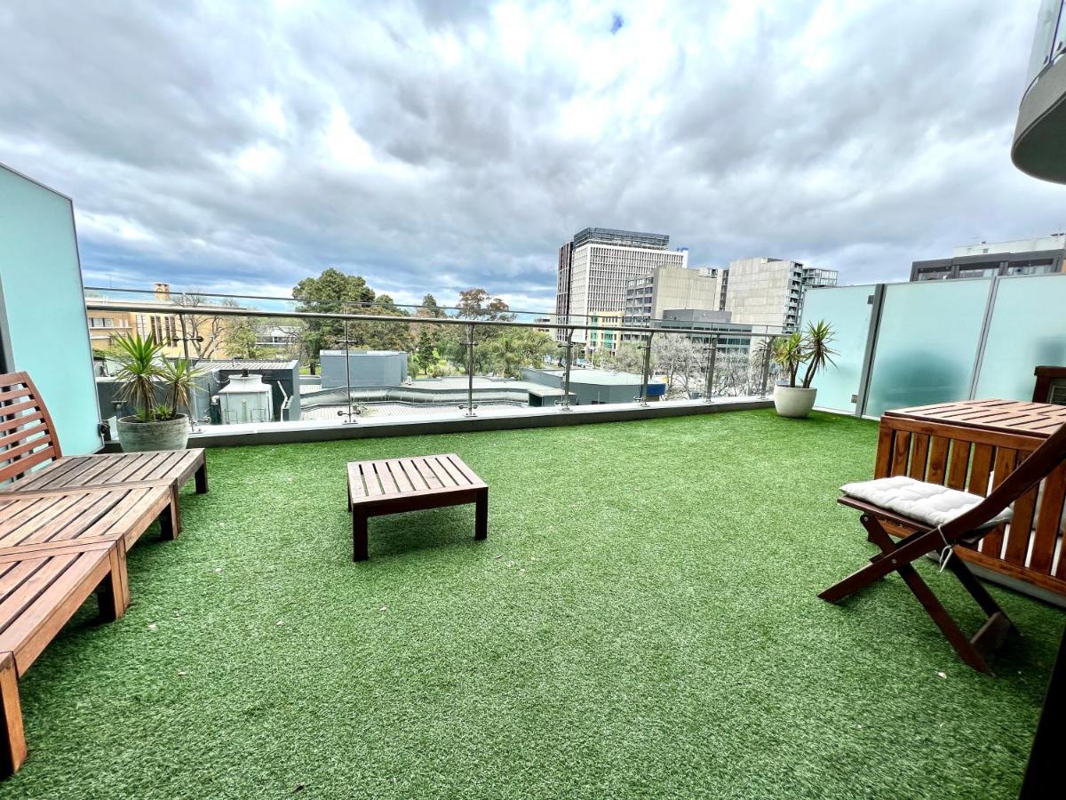 Readyset Apartments At Emerald Melbourne Exterior photo