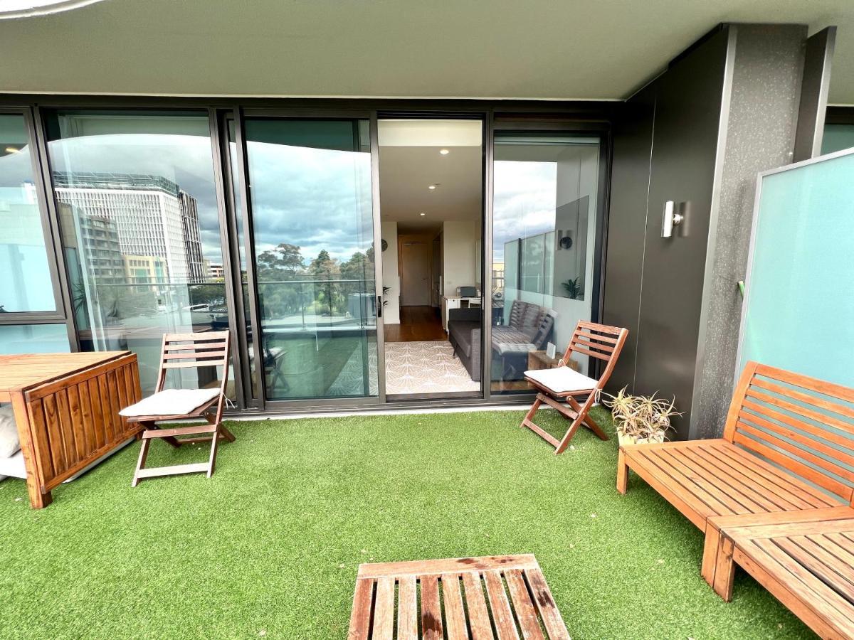 Readyset Apartments At Emerald Melbourne Exterior photo