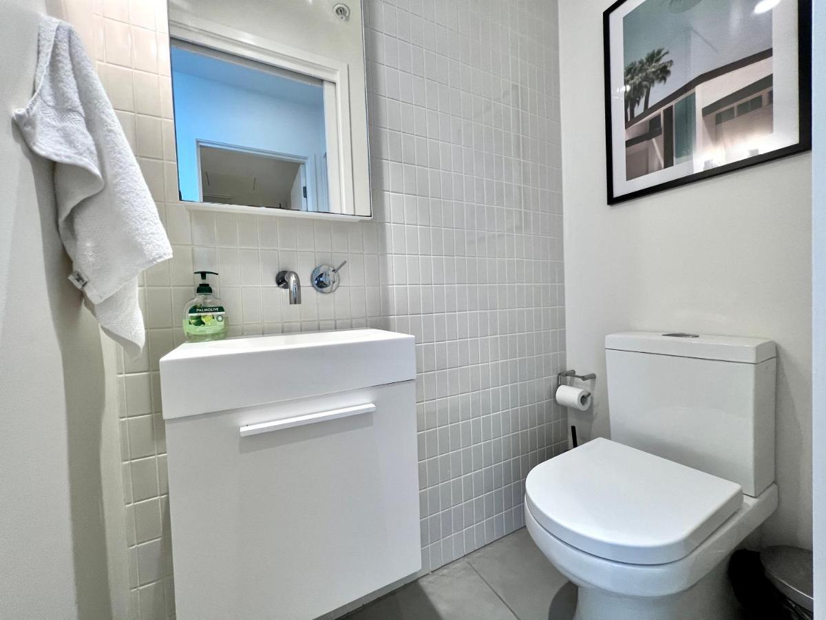 Readyset Apartments At Emerald Melbourne Exterior photo